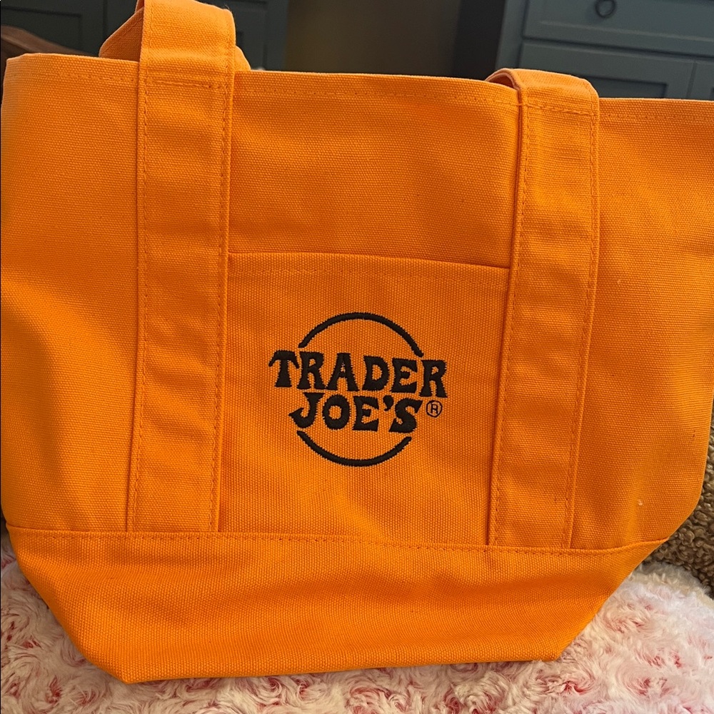 Trader Joe's Body Butter Trio and Cinnamon Roll Lip Mask Set - free TJs fall bag - Picture 2 of 6